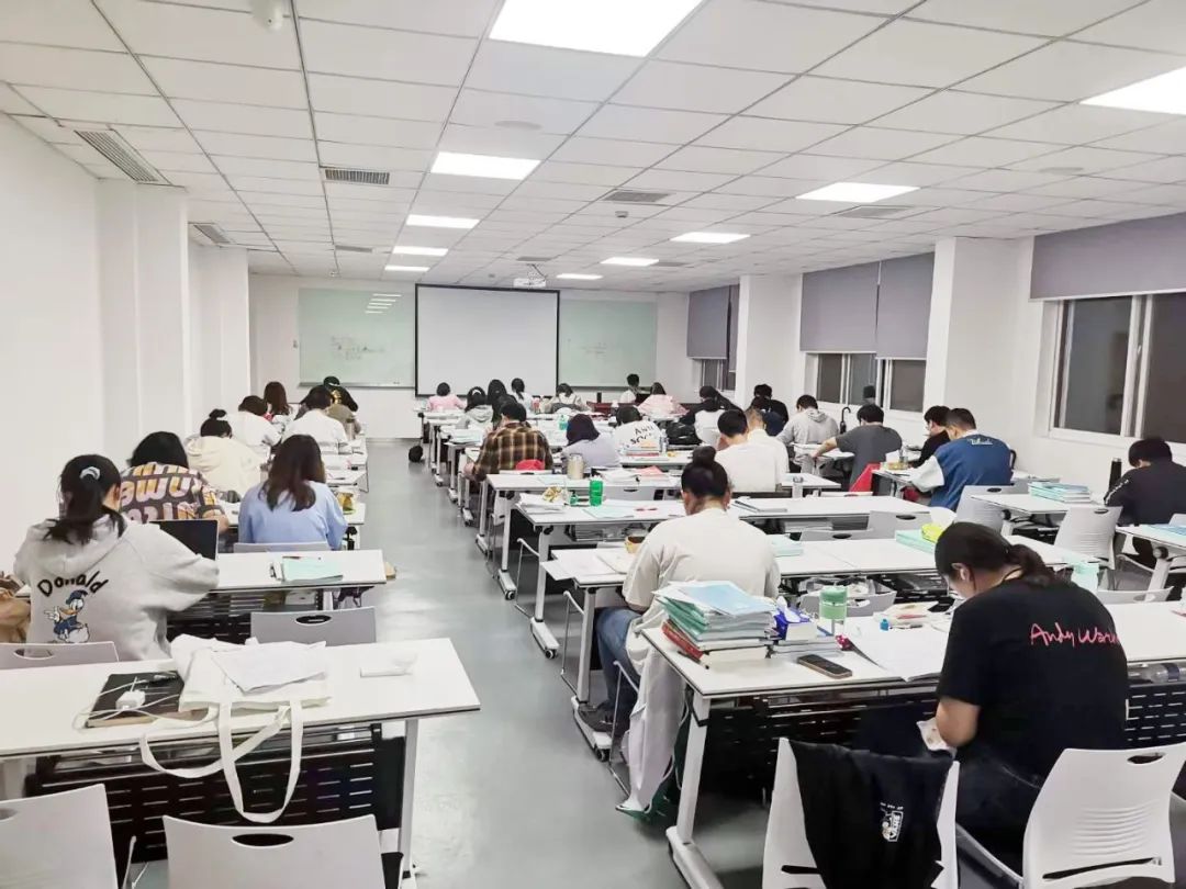 　　東吳教育目前已在安徽和貴州設置培訓中心， 　　其他地區都有相應的培訓點。